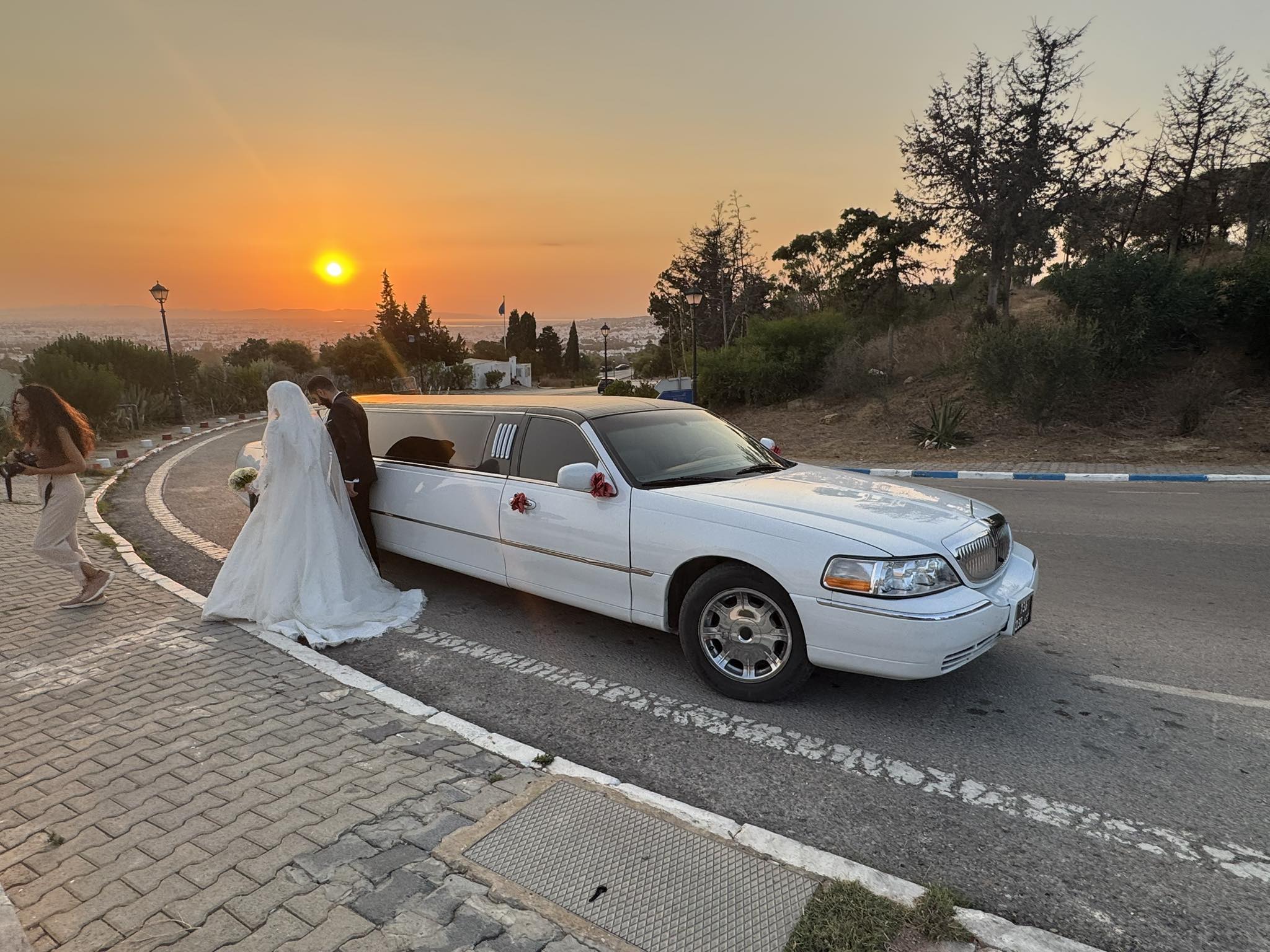 Chrysler Limousine blanche Happy Event - Location mariage Tunisie avec chauffeur professionnel - Leader depuis 2009